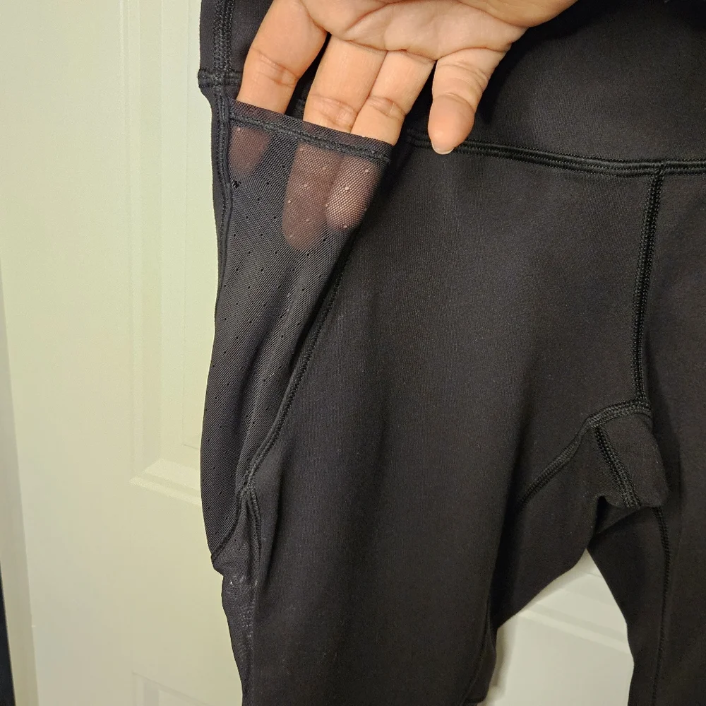 Lululemon Barre Star Pant in Black - Size 8 (FLAWED)